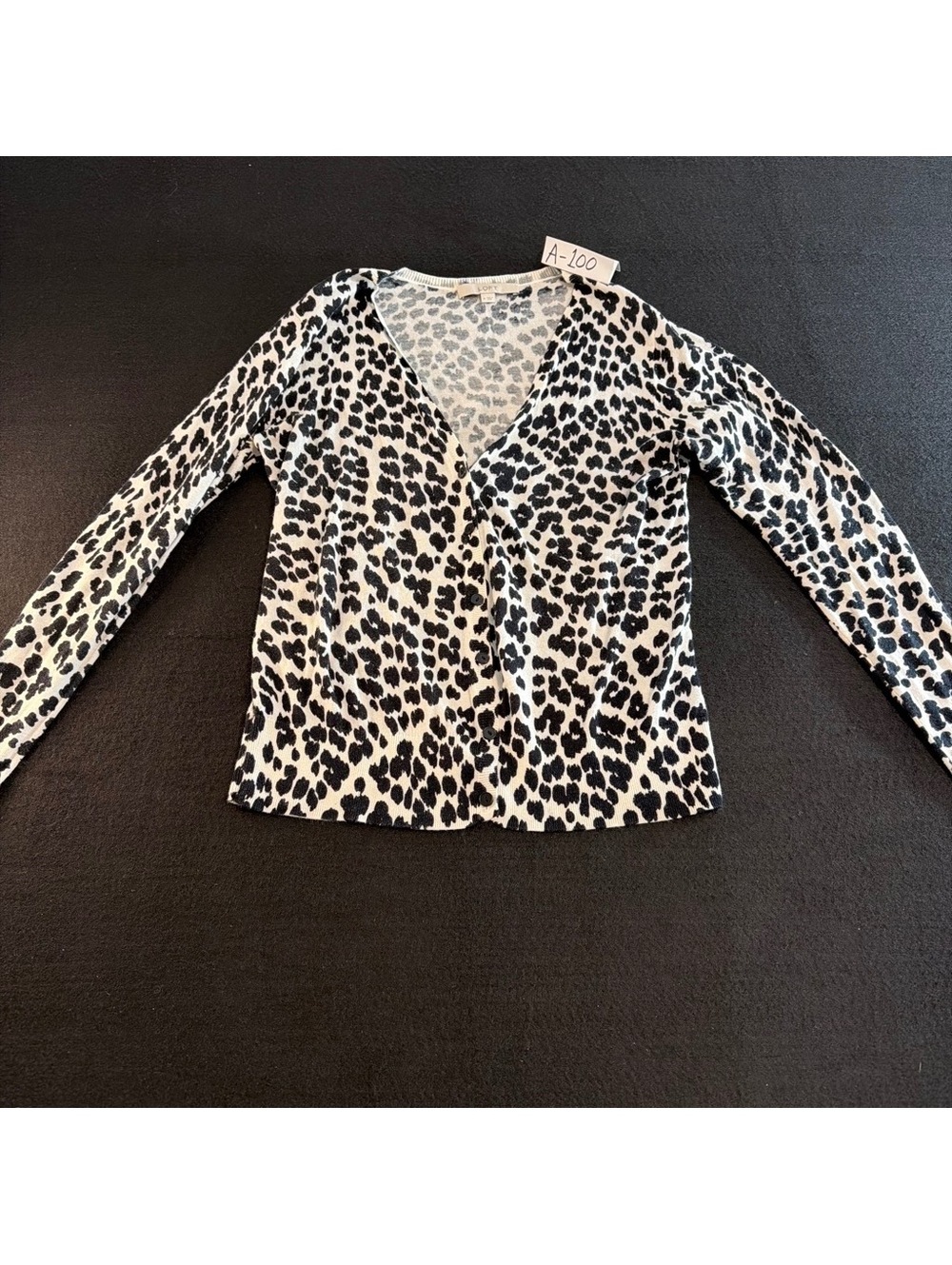 LOFT Leopard Print Cardigan Sweater Women’s Medium 100% Cotton V-Neck Button Up